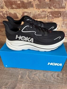 NWT Men's Hoka Clifton 10
